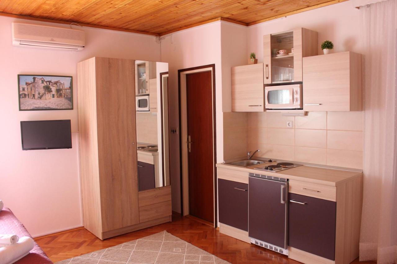 Apartmani Pavicic-Ivelja Stari Grad  Esterno foto